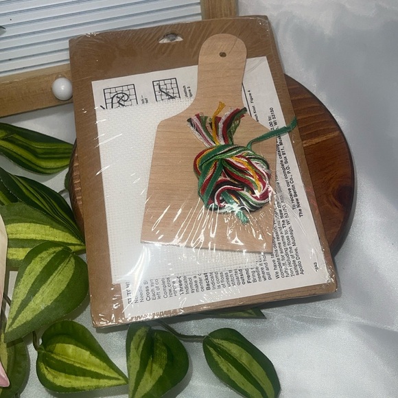 Vintage New Berlin Counted Cross Stitch Kit ~ Mini Bread Board Santa - Picture 2 of 3